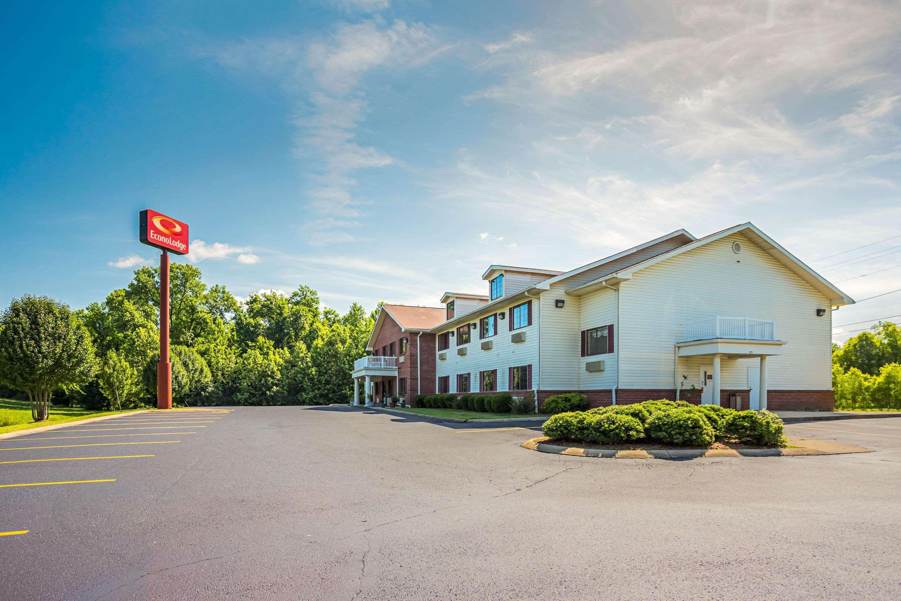 Econo Lodge Inn & Suites Ripley Exterior photo