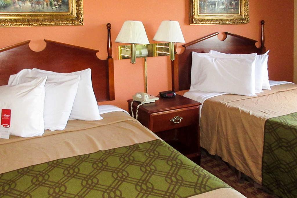 Econo Lodge Inn & Suites Ripley Room photo